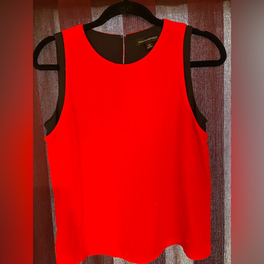 Banana Republic Red & Navy Blue Flowy Top - size XS